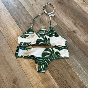 GREENLEE SWIM BRA TOP & CITY BRIEF - GREEN
LEAF PRINT size 0